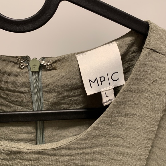 D-ring waist strap olive romper - Picture 4 of 5